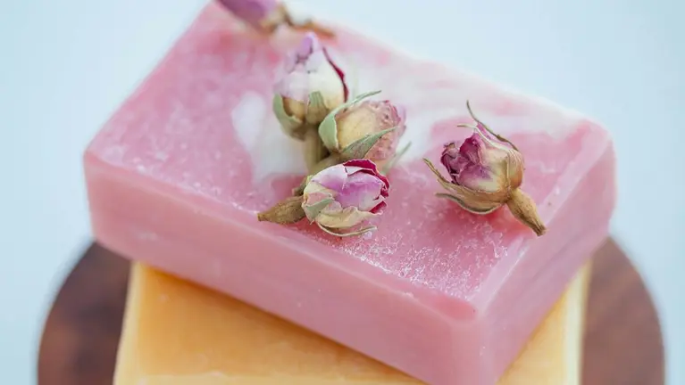 ¿Cómo hacer jabón casero? Ingredientes, herramientas y paso a paso.