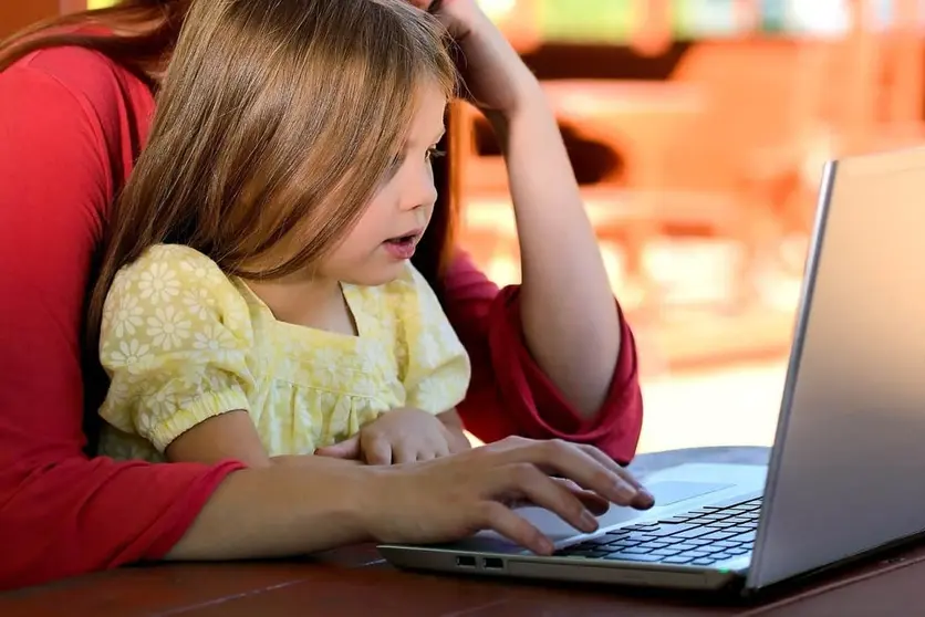 ‘Colegio virtual’ en casa: ¿Solución insostenible para los padres?