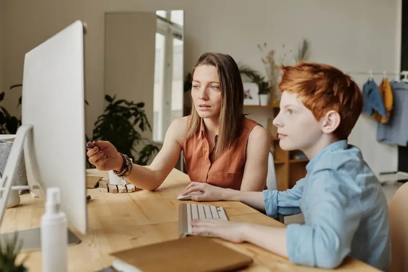 Desescalada España fase 1: este es el RIESGO de ser madre y teletrabajar