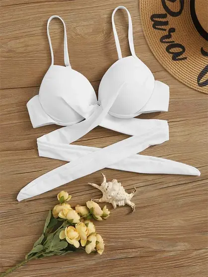 Bikinis y bañadores: las tendencias de este verano 2020_bikini blanco cruzado