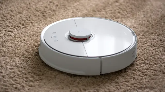 robot-vacuum-cleaner-5073580_640