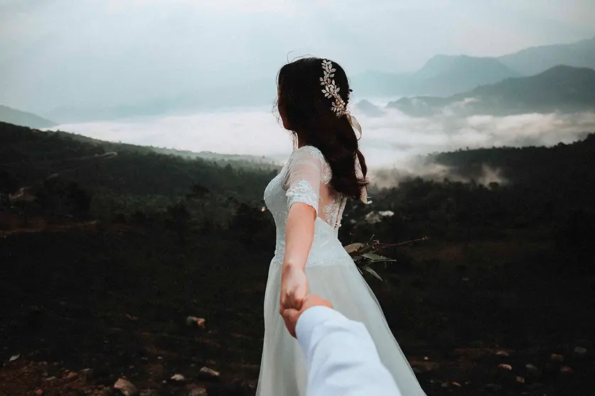 Bodas verano 2020: Si vas a dar el sí, acierta con tu vestido de novia. Foto Unsplash.