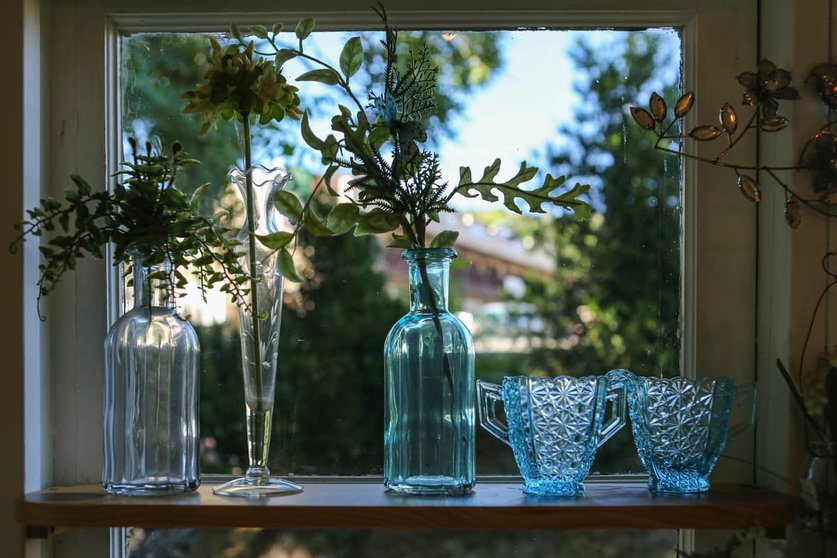 5 elementos para decorar tu jarrón de cristal con mucho estilo