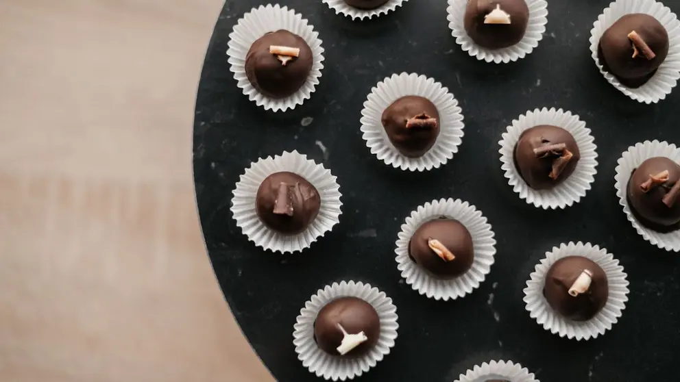 &iquest;C&oacute;mo hacer bombones caseros? La receta f&aacute;cil y rica para los amantes del chocolate.