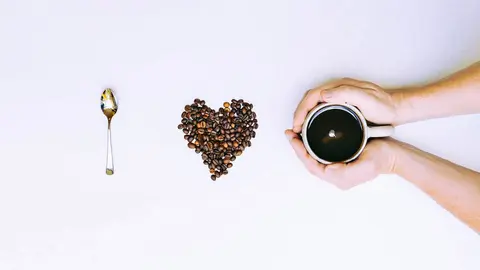 Cómo reutilizar los posos del café casero para ahorrar en casa