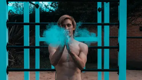 3 ejercicios fáciles de calistenia en casa y que la fuerza te acompañe