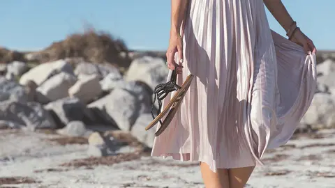 4 faldas midi perfectas para lucir en verano, tengas la edad que tengas. Foto Unsplash.