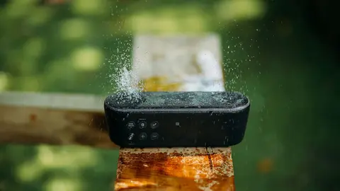 Altavoces impermeables 'bluetooth' que necesitas este verano. Foto Unsplash