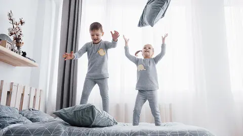 ¿Duermen mal tus hijos en verano? Cambia su hábito con las mejores rutinas. Foto freepik.