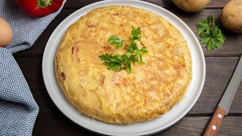 ¡Échale huevos! Cómo hacer una tortilla de patata como la de tu abuela