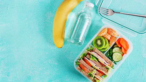 ¡Vaya vaya! Recetas de verano para llevar en tupper a la playa. Foto freepik.