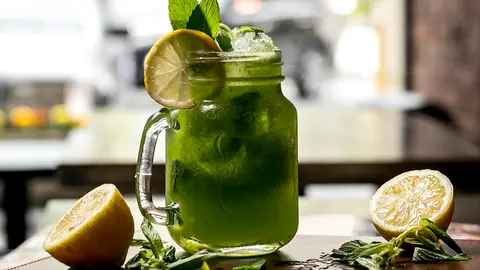 Receta de granizado de mojito con Thermomix para refrescarte este verano. Foto freepik.