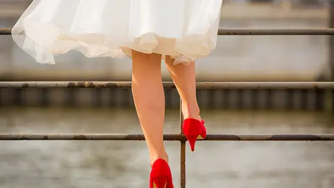 Cómo caminar con tacones de forma fácil y sencilla sin caerte al suelo. Foto Unsplash.