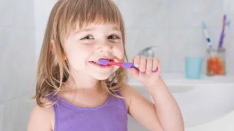 Qué cepillos de dientes eléctricos para niños comprar en 2020. Foto freepik