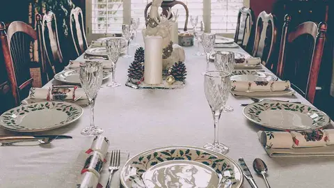 Consejos para decorar la mesa de la comida de Navidad 2020. Foto Unsplash.