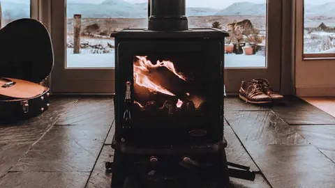 Pasos para encender una chimenea de leña fácilmente