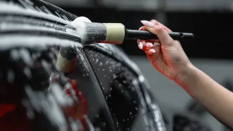 Cómo reparar arañazos en el coche