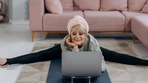 Gimnasia para mayores en casa.