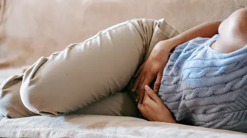 Qué hacer si te duele la barriga por la noche