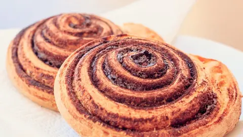 ¿Cómo hacer cinnamon rolls paso a paso? La receta de rollos de canela esponjosos y cremosos.