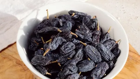 ¿Qué son las uvas pasas y cuáles son sus propiedades? 7 Beneficios de las pasas para la salud.