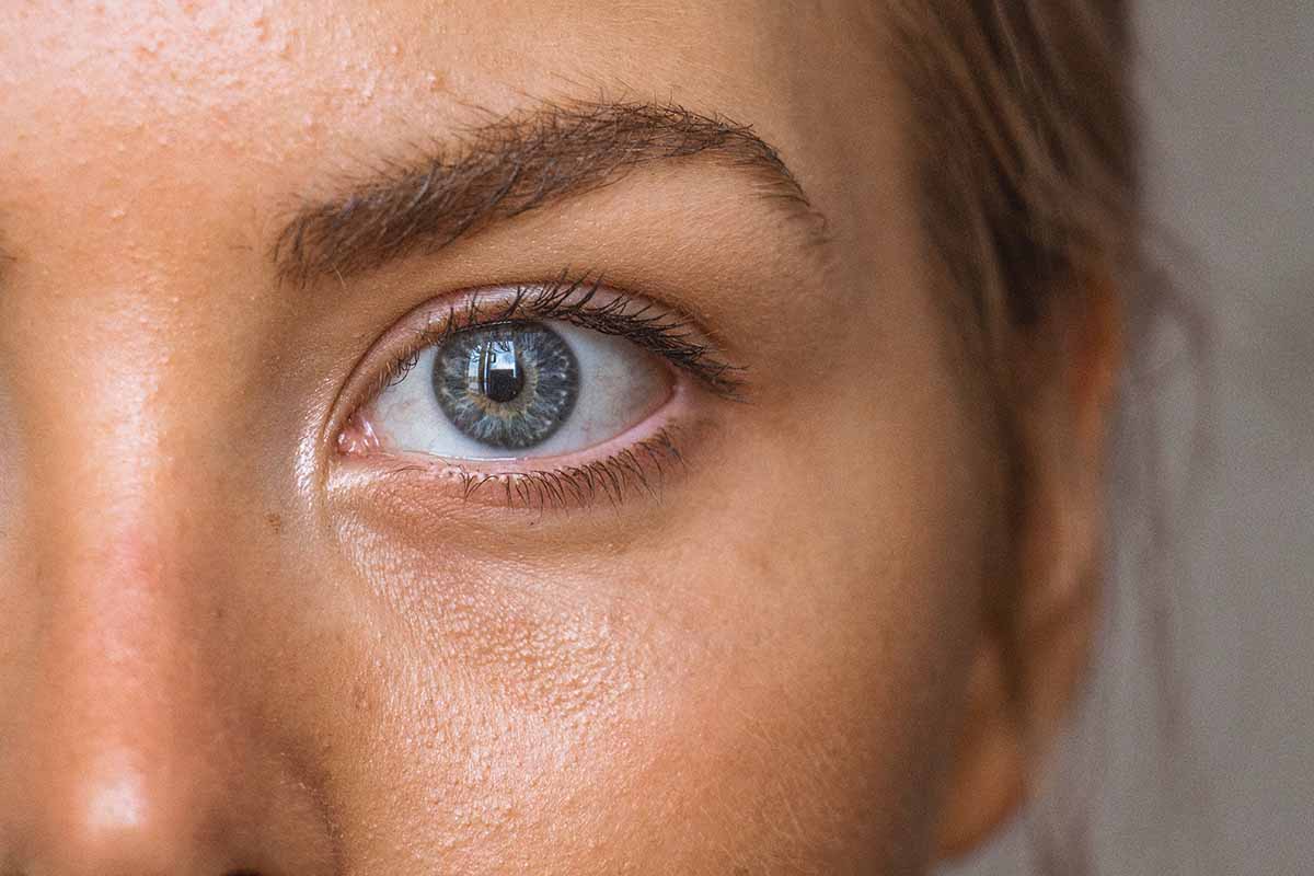 Trucos de maquillaje para sobrevivir al verano: piel hidratada