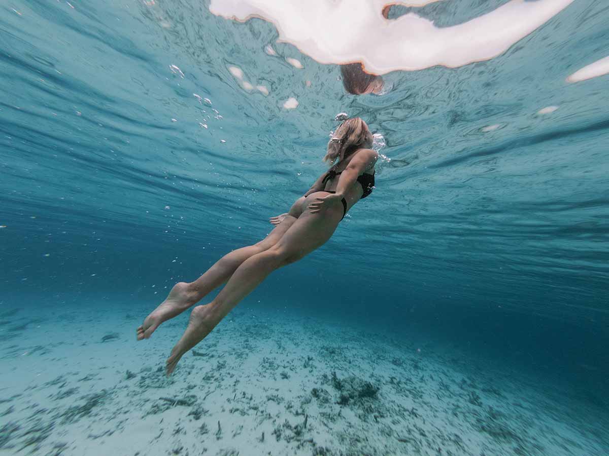 Cómo proteger el cabello en verano: cloro y agua, mar y piscina