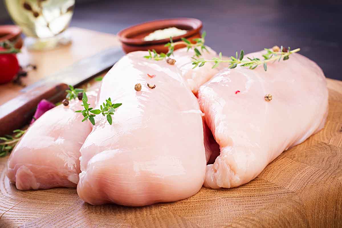 alimentos que no debes meter nunca en el microondas: pollo
