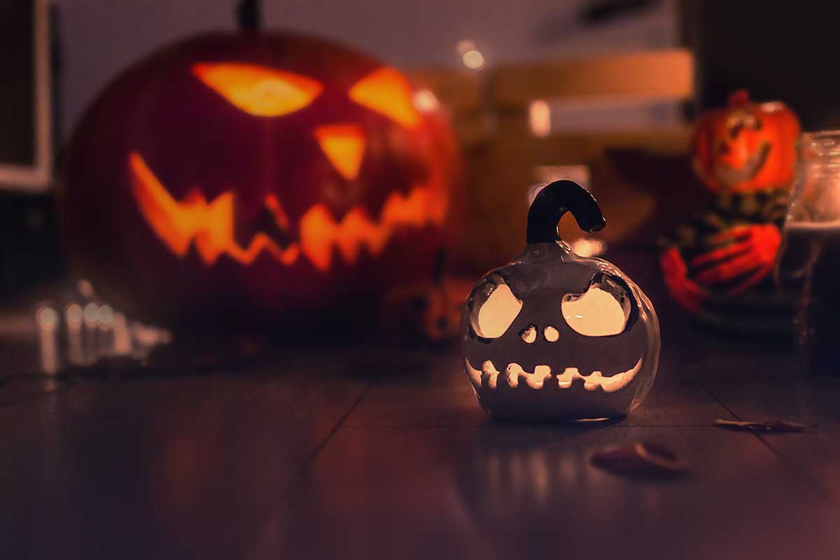 decoración exterior halloween en casa