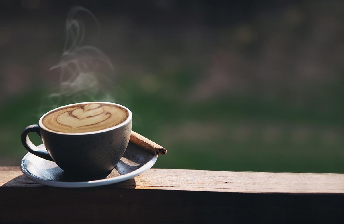 Cómo hacer café de castañas con lechefreepik