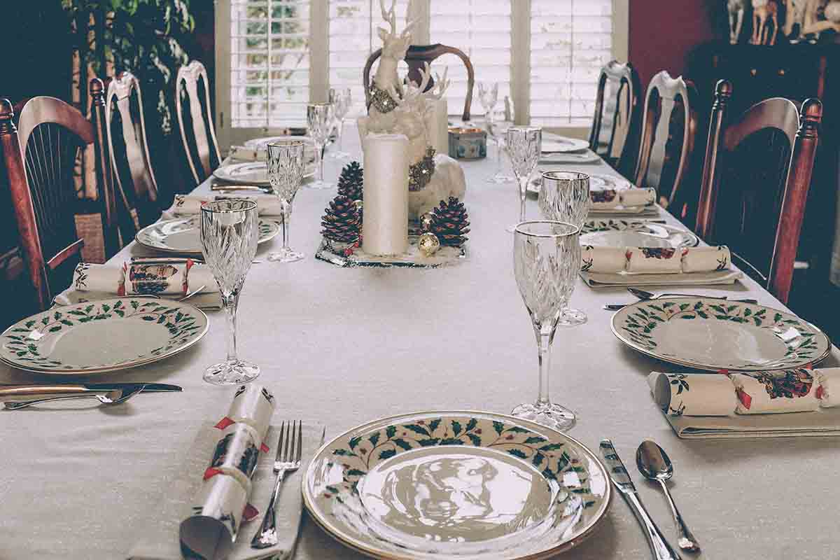 Consejos para decorar la mesa de la comida de Navidad 2020. Foto Unsplash.