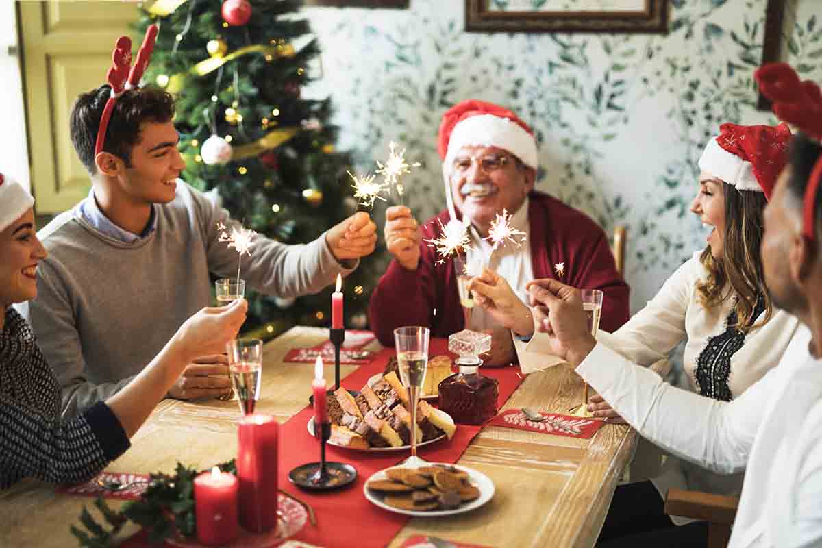 navidades felices reunión familiar foto freepik