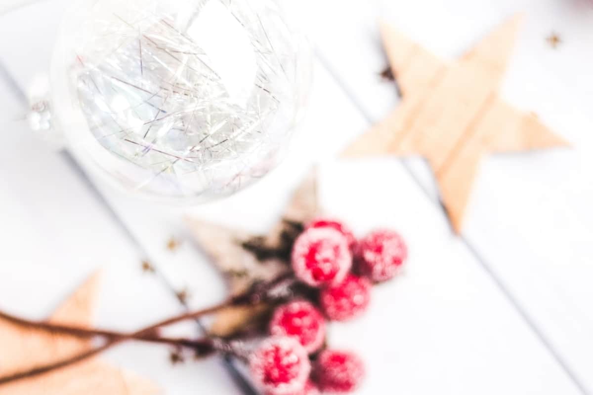 Adornos de Navidad caseros fáciles: estrellas cartón Foto: Pexels