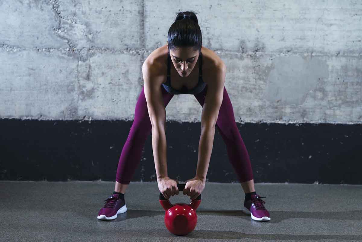 diferencias pesas y mancuernas ejercicio deporte freepik