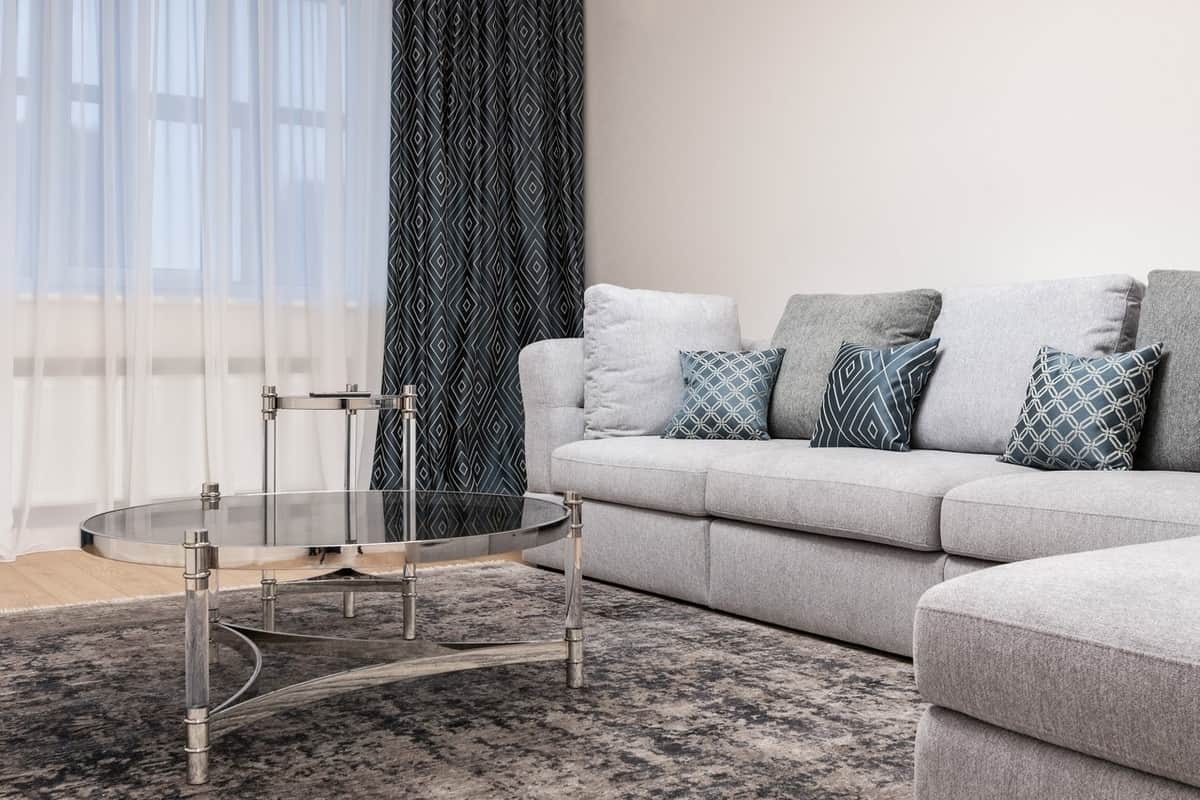 Cómo decorar salón rectangular: elige sofá esquinero Foto: Pexels