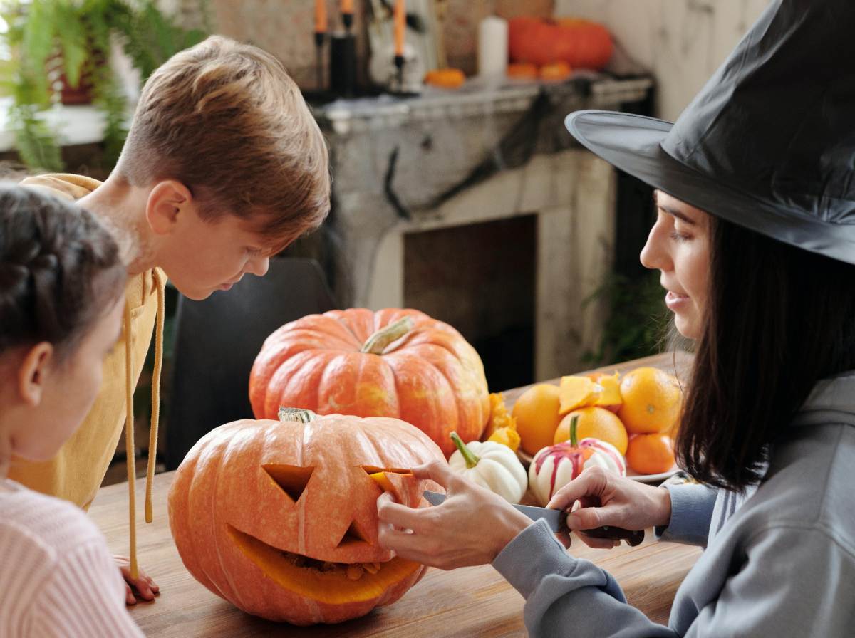 Tallar calabaza en Halloween