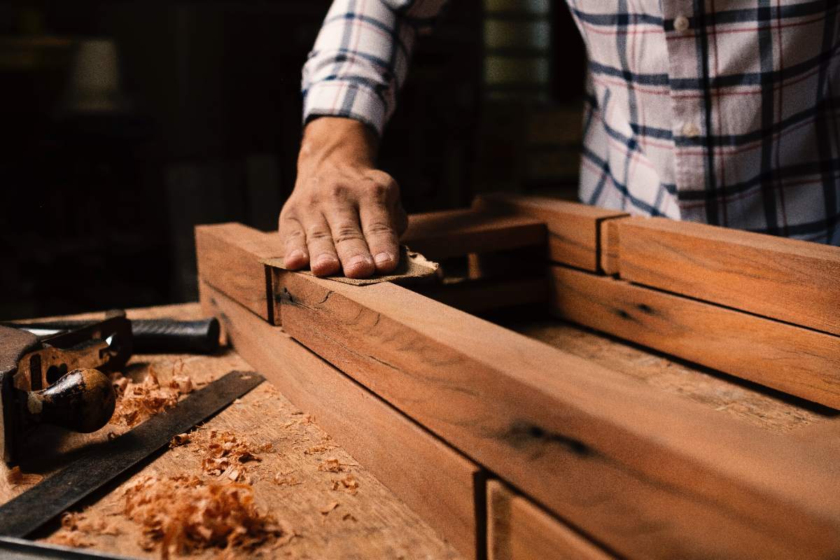 Lijar la caja de madera de la persiana