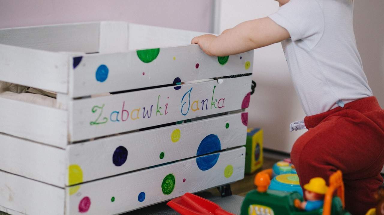 Caja de juguetes de madera