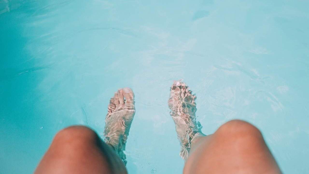 Pies en el agua