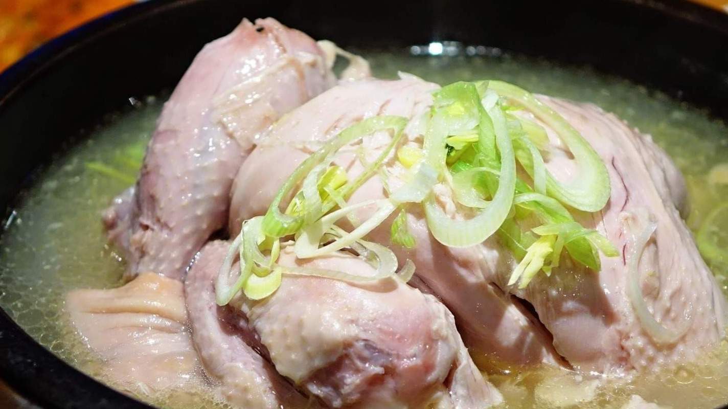 Pollo entero hervido
