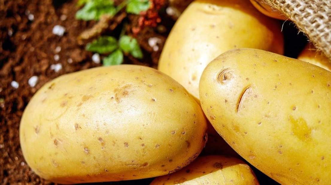 Patatas crudas